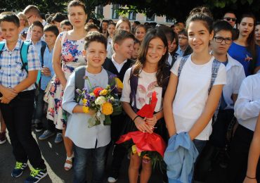 Reprezentanţii autoritatilor din Oradea si judetul Bihor au participat la deschiderea anului şcolar