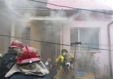 Incendiu la o locuință de pe strada Aurora din Oradea