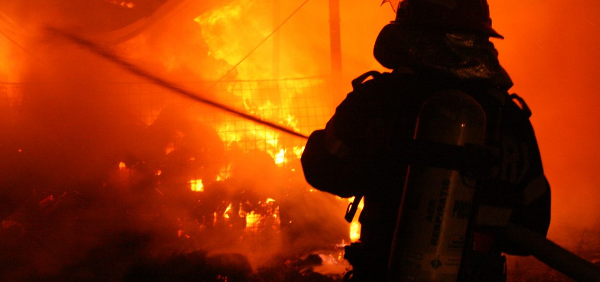 O femeie de 30 de ani a fost gasita carbonizata, intr-un incendiu produs azi noapte in Cadea