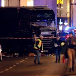Atac Terorist in Berlin! Un camion de mare tonaj a „arat” un Targ de Craciun. Cel putin 9 morti si 50 de raniti.