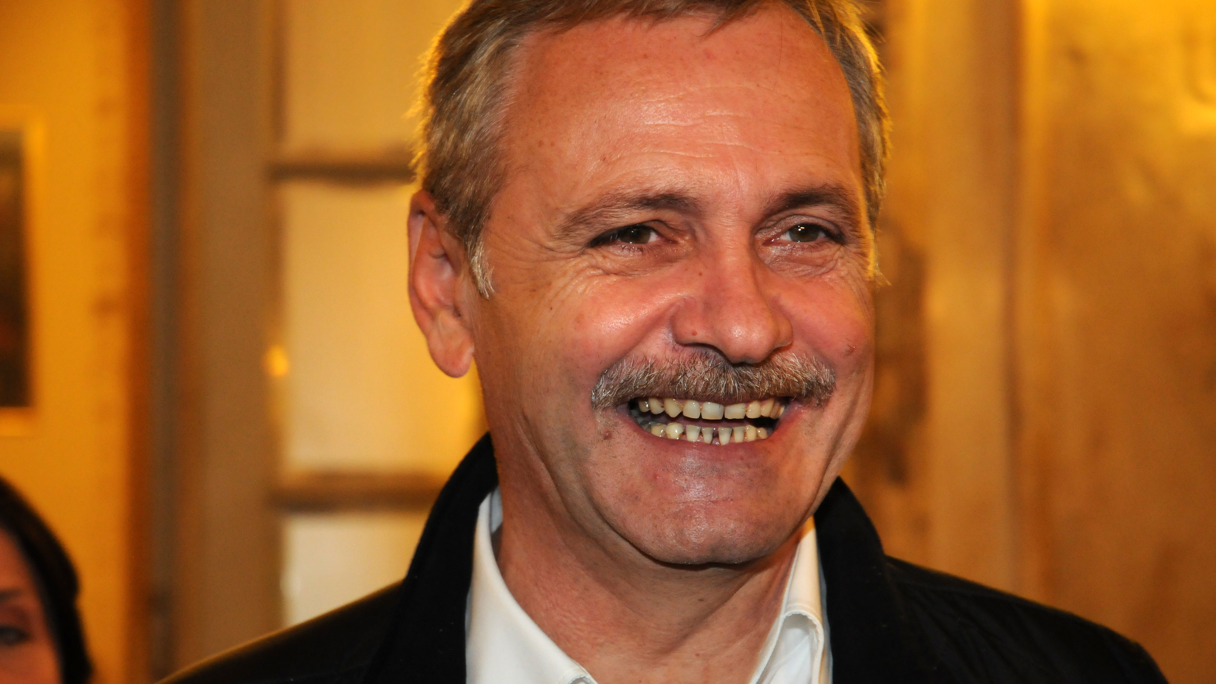 PSD nu onoreaza promisiunile din campanie. Dragnea i-a cerut lui Ciolos sa amane cu 1 an reducerea taxelor