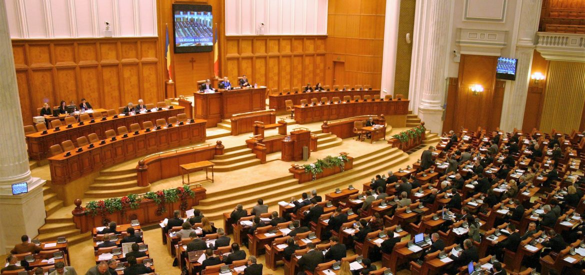 Camera Deputatilor a adoptat, cu 232 de voturi, modificarea definitiei familiei in Constitutia Romaniei