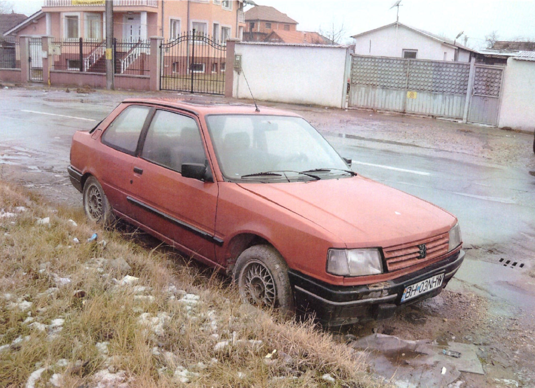 Masinile identificate a fi abandonate urmeaza sa fie ridicate de pe domeniul public