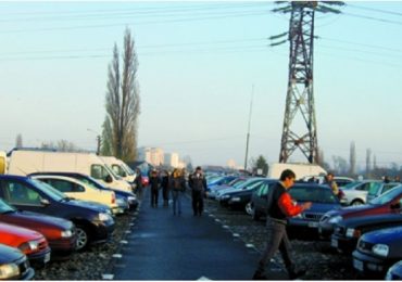 Politistii locali au verificat persoanele care vand masini in Piata Obor din Oradea