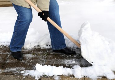 Amenzi mari pentru cei ce nu-si curata zapada sau gheaţa de pe trotuare