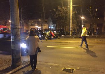 Accident grav pe Str. Republicii, in apropiere de magazinul Crisul. FOTO!