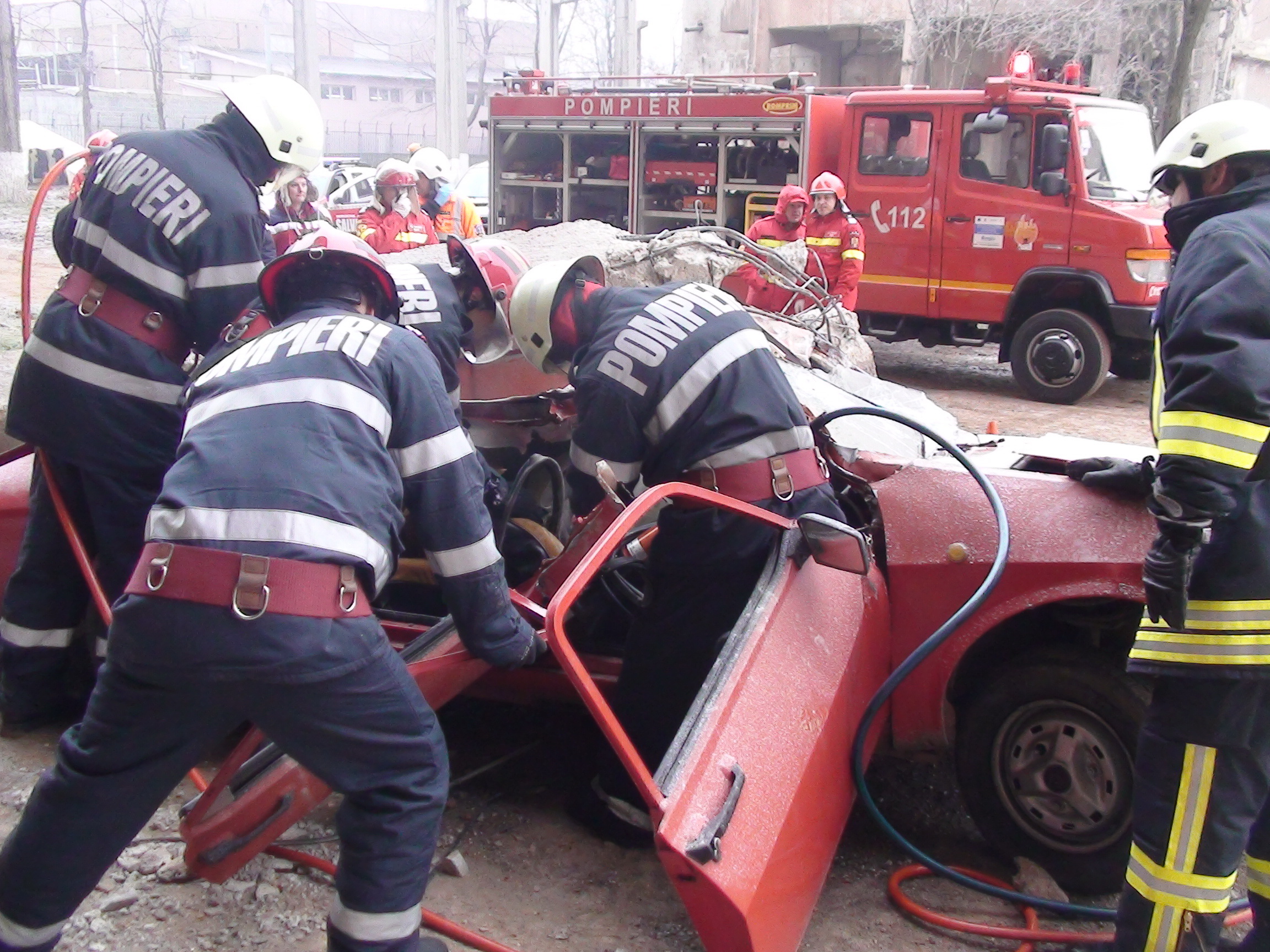 Exercițiu de descarcerare și acordare a primului ajutor calificat in Oradea