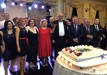 Bal caritabil la Oradea. 30.000 de lei stransi pentru ajutorarea copiiilor bolnavi de cancer si diabet