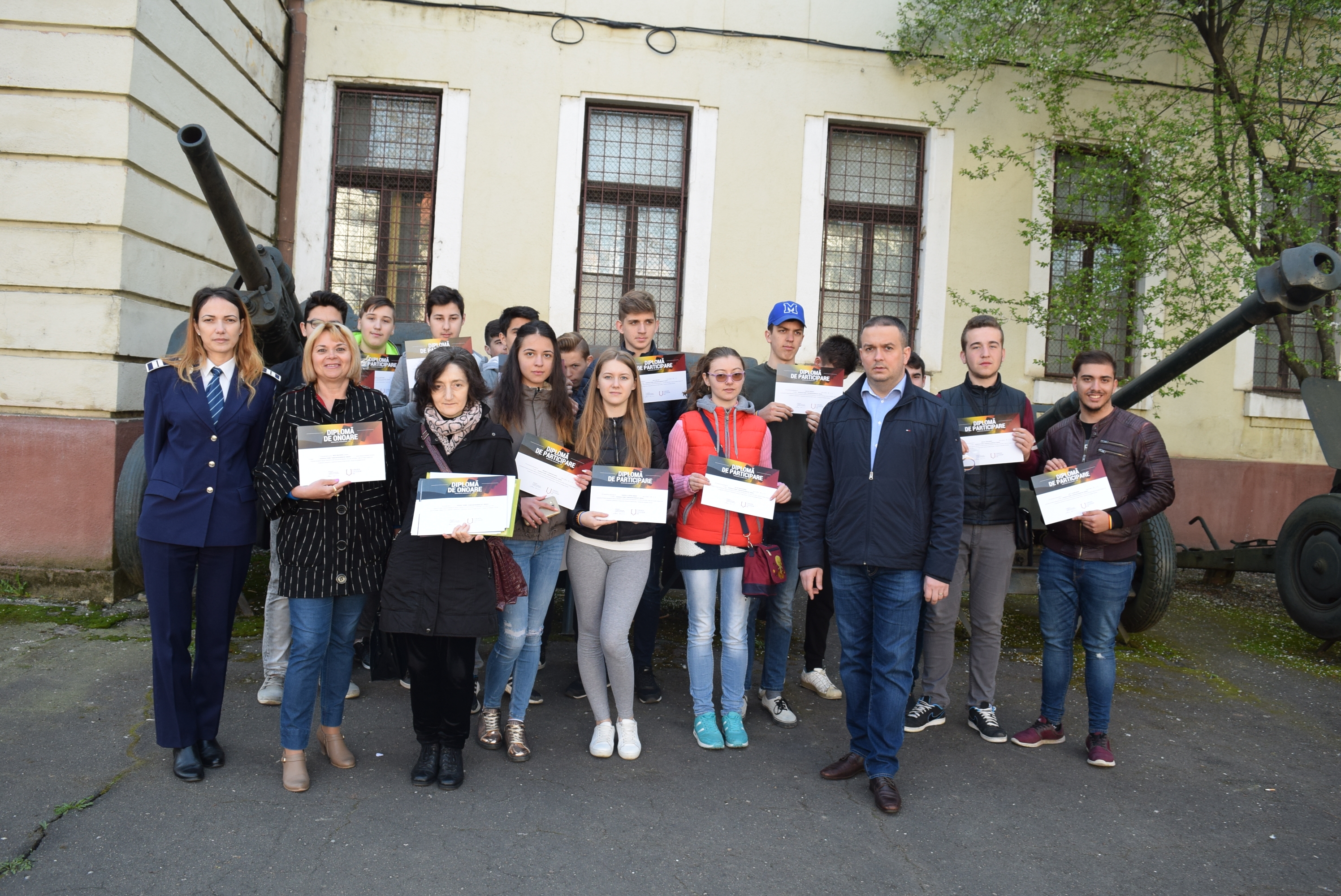 Elevii bihoreni au învăţat de la poliţişti cum să cunoască şi să protejeze valorile patrimoniului cultural naţional şi universal.