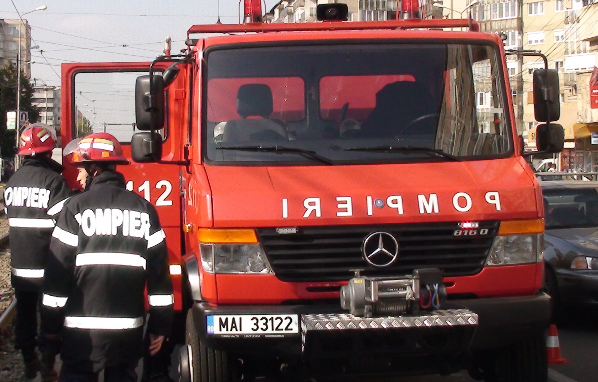 Incendiu la un apartament de pe strada Aleea Salca din Oradea. Propietara si-a lasat o lumanare nesupravegheata