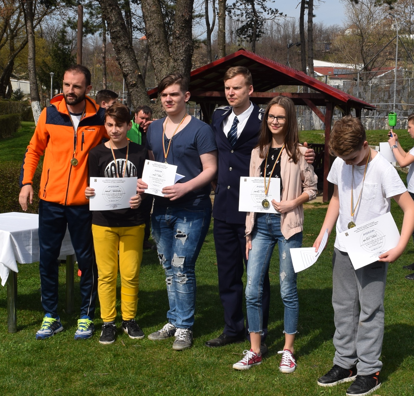 In “Saptamana Politiei Bihorene”, acestia au organizat un concurs de tir pentru elevi (FOTO)