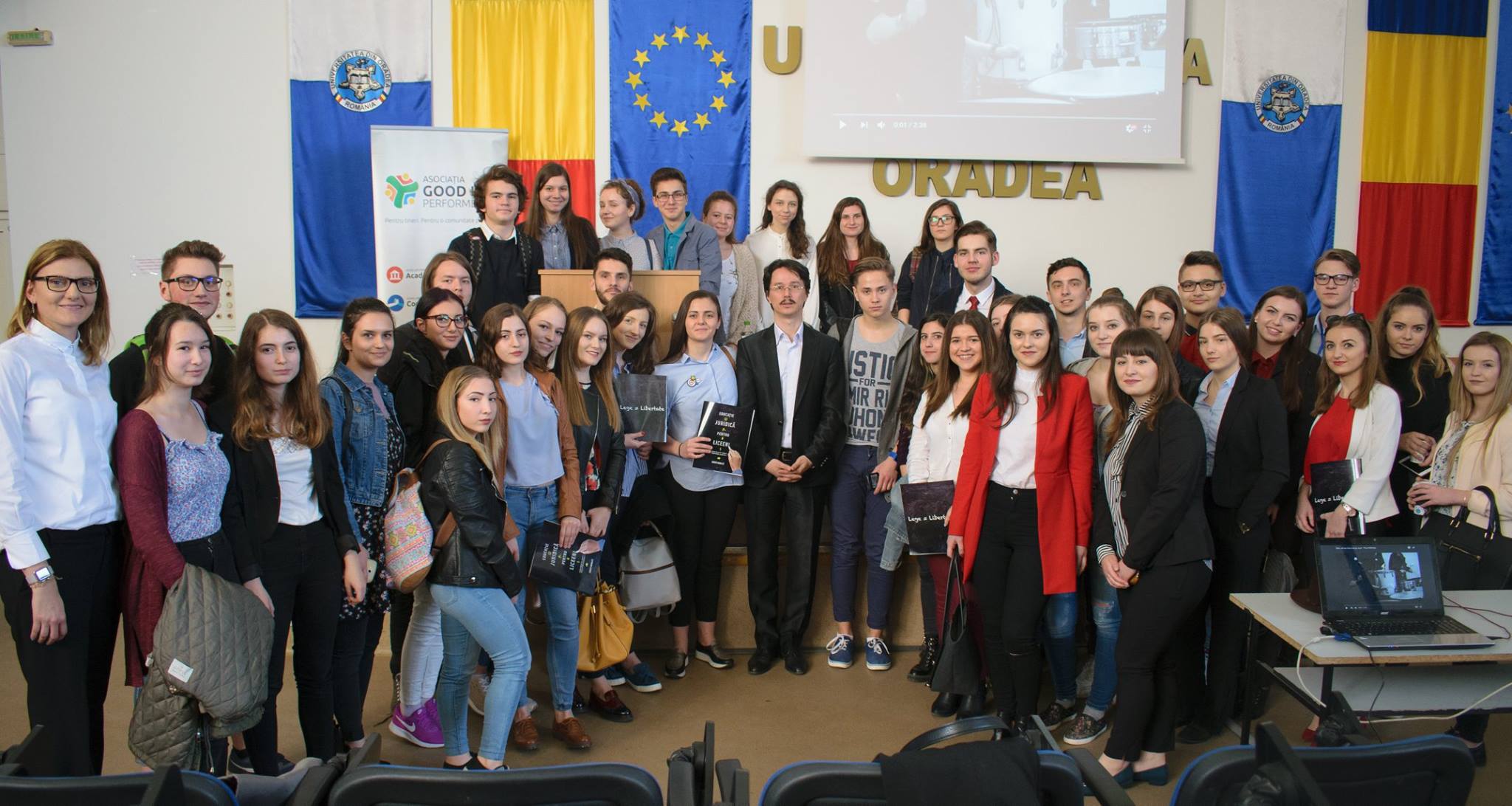 Judecatorul Cristi Danilet a discutat cu liceeni bihoreni despre educatia juridica, sambata la Oradea