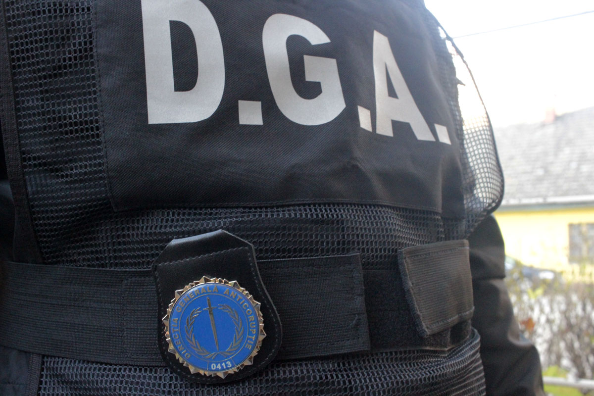 D.G.A. Bihor: Percheziții într-un dosar penal privind contrabanda cu țigări, la mai multe cadre din M.A.I. si M.Ap.N.
