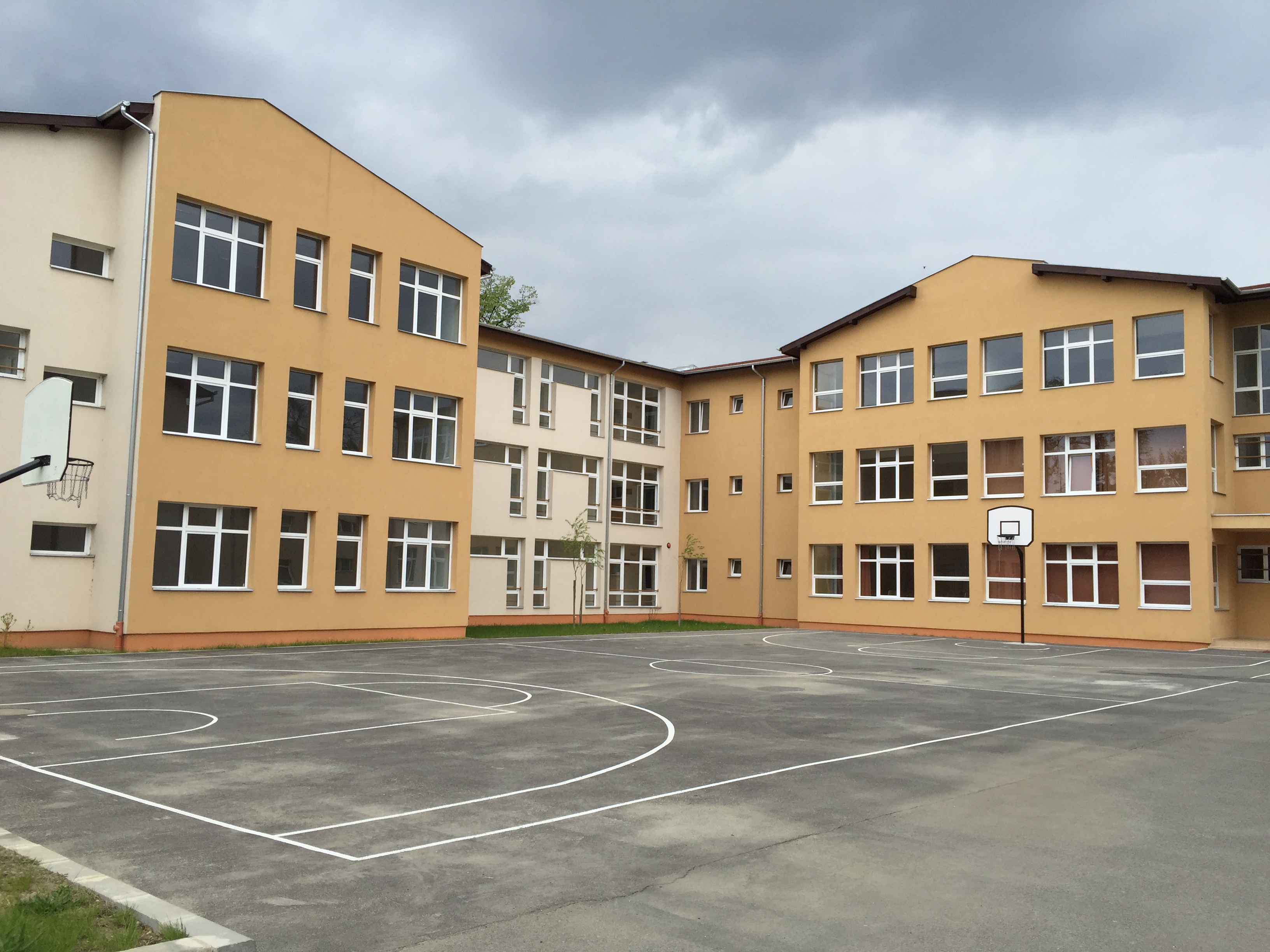 corp scoala internationala Oradea