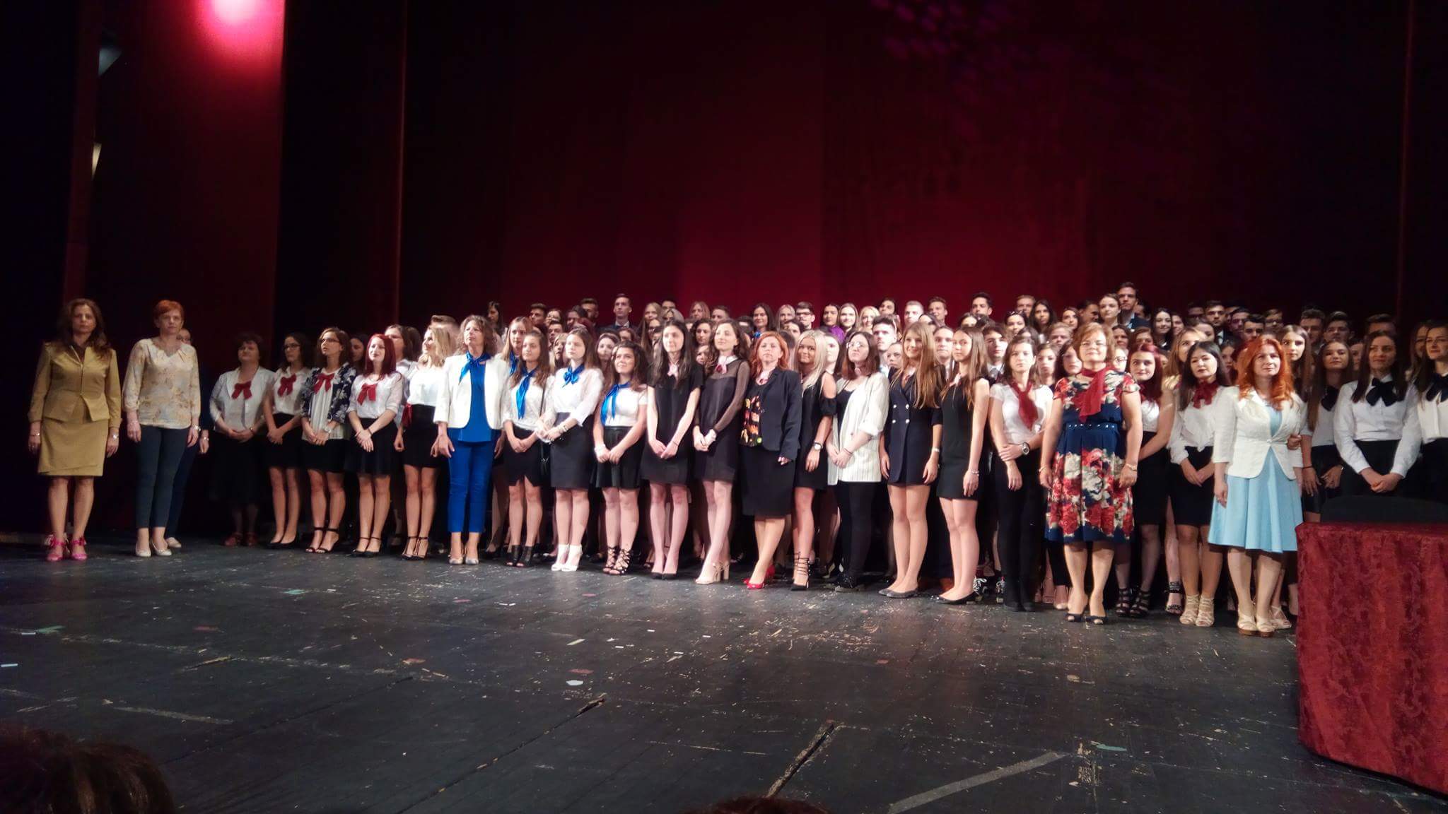 Festivitate de absolvire la Colegiul “Mihai Eminescu” din Oradea (FOTO)