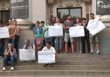 CJ Bihor face precizari legate de protestul actorilor de la Teatrul Regina Maria