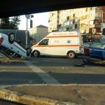 Coliziune in intersectia de la Podul Dacia, un Opel Astra a ajuns cu rotile in sus (FOTO)