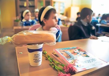 Fructe, legume, lapte, produse lactate și de panificație, în noul Program pentru şcoli