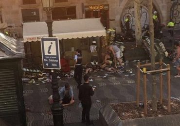 UPDATE: Atac terorist la Barcelona. 13 morti si 100 de raniti, printre care si doi romani, dupa ce o duba a intrat in multime pe o artera foarte aglomerata din Barcelona