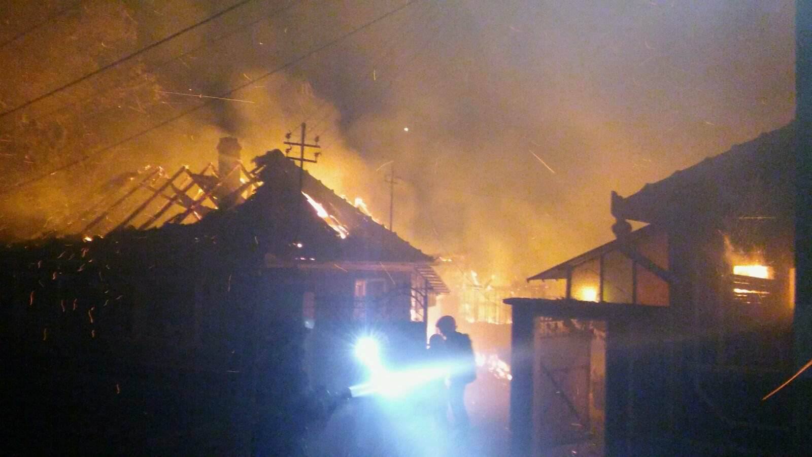 Incendiu puternic la o gospodarie din Bihor. Pagube de 20.000 de lei (FOTO)