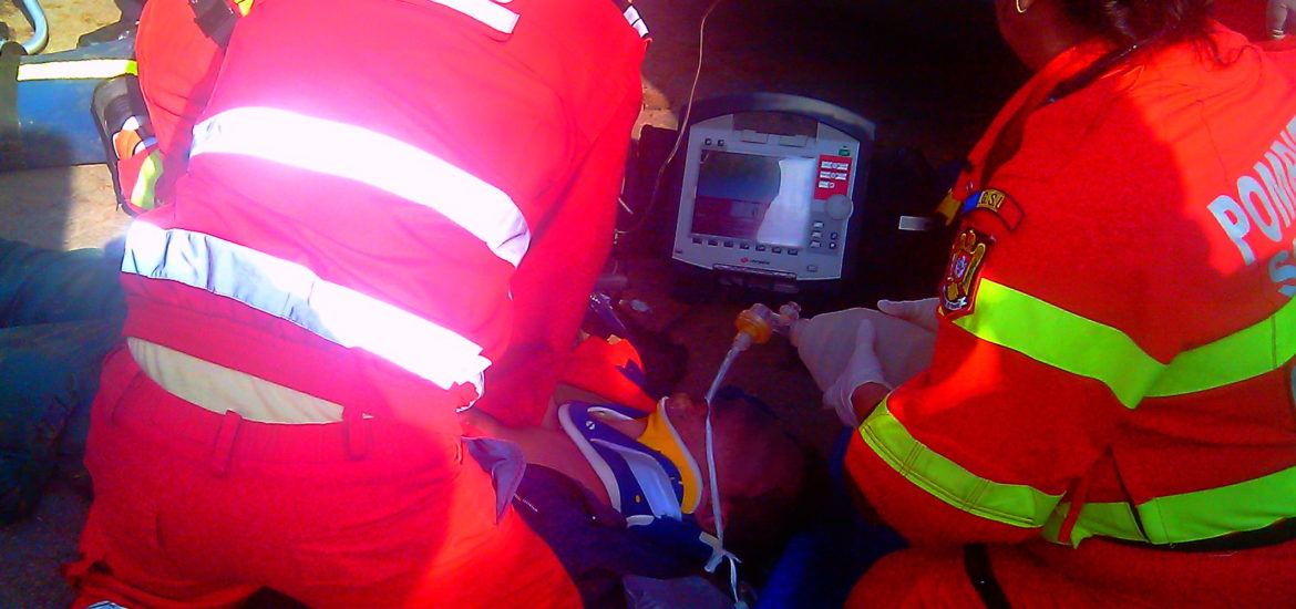 Accident grav pe DN1 intre Borod si Valea Mare de Cris, unei persoane i se aplica manevre de resuscitare
