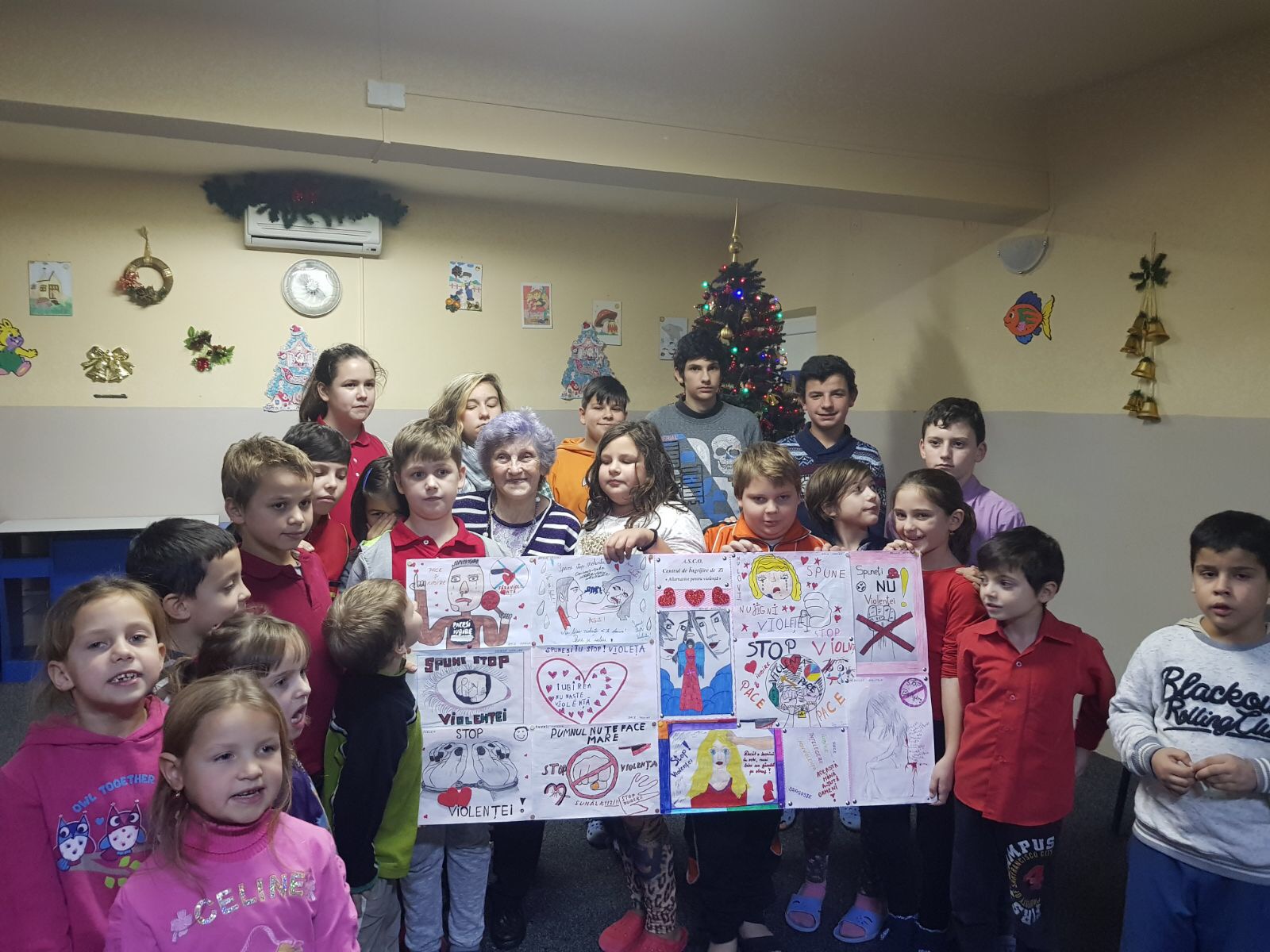 La centrul de Ingrijire de Zi, apartinand de ASCO, s-au desfasurat activităţi pentru a conştientiza efectele violentei în comunitate.