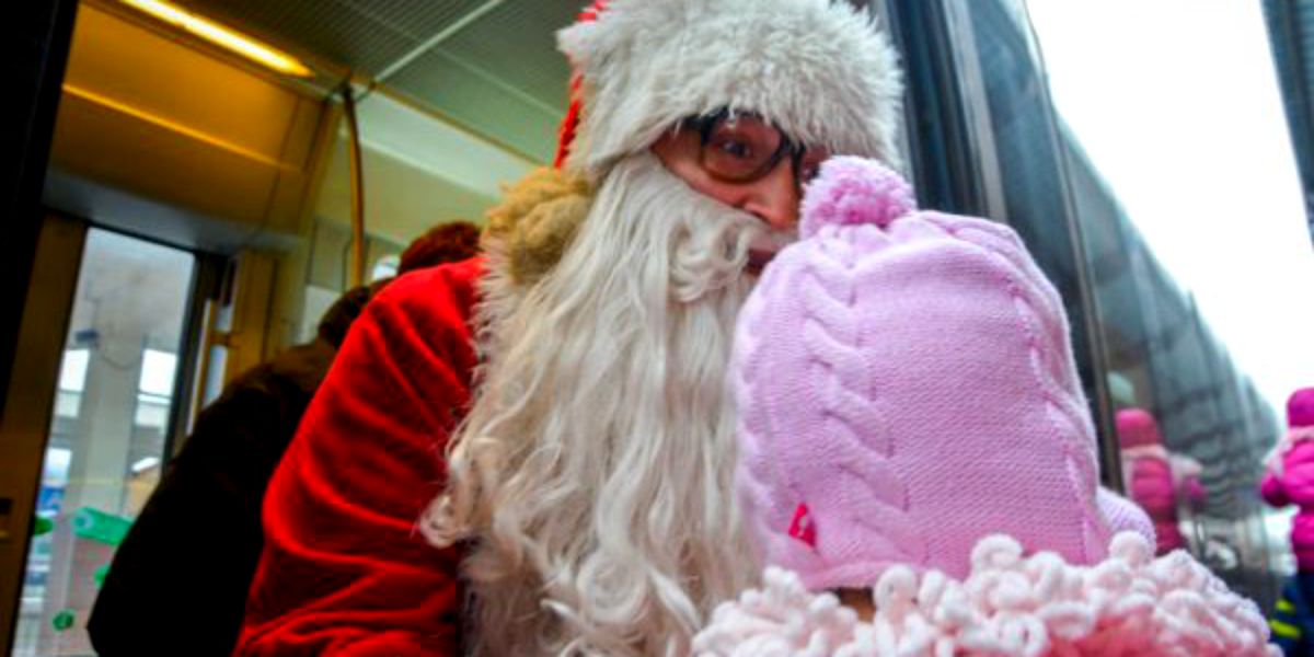 Sambata, 21 decembrie, Mos Craciun soseste la Oradea cu trenul. Vezi traseul pe care il va avea