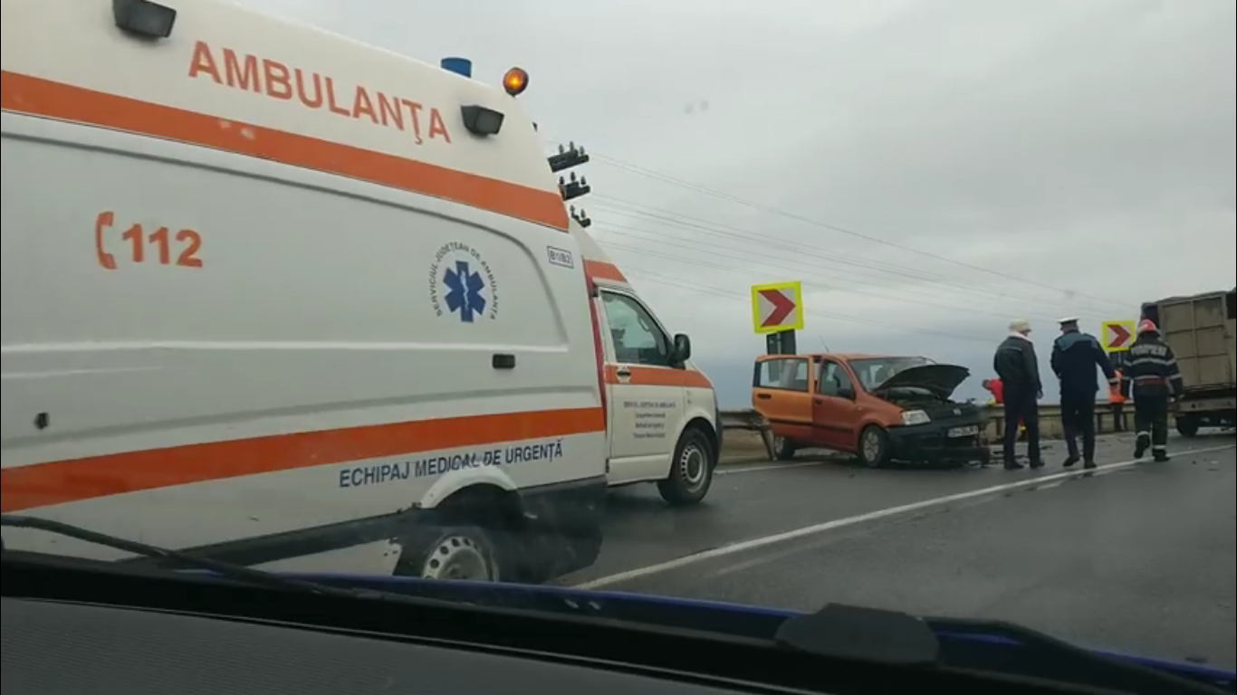 Accident mortal langa Diosig!  O fetita de 1 an a murit, iar 3 persoane transportate in stare grava la spital