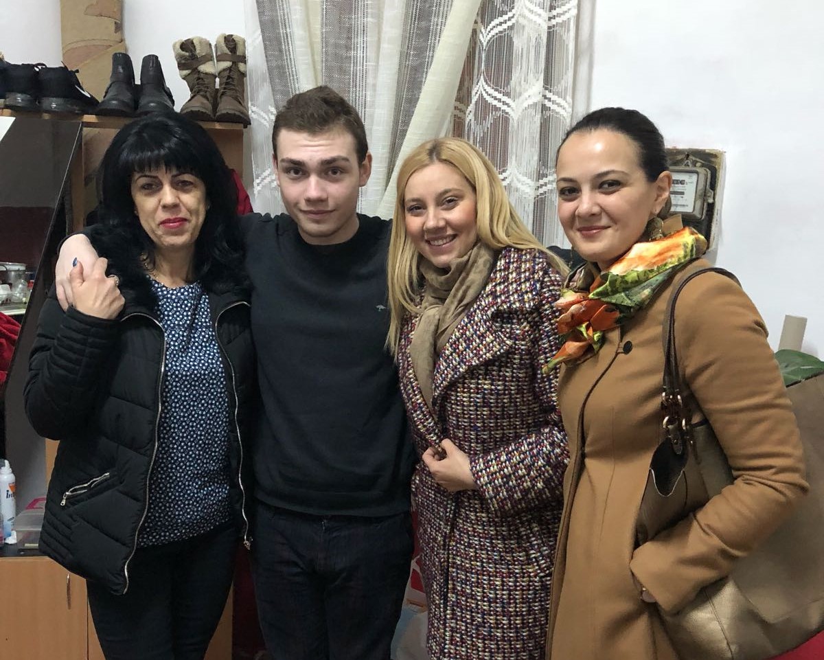 Femeile liberale au “Daruit de Craciun” alimente pentru 30 de familii neajutorate