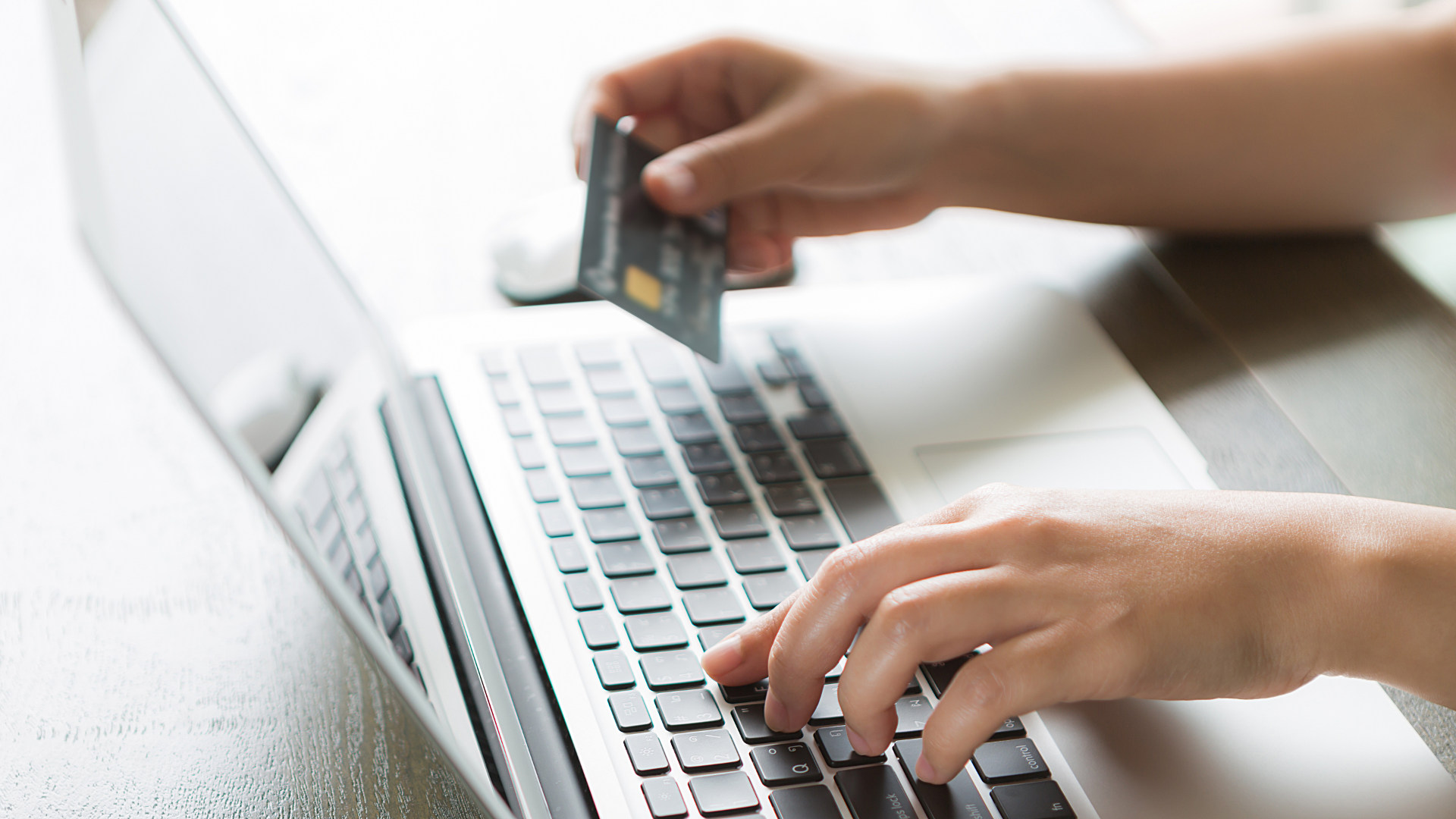 Politia ne recomanda! Atentie la cumparaturile online, sfaturi si recomandari!
