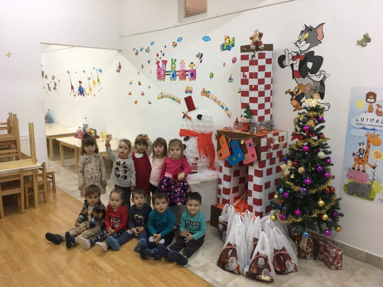 In cresele din Oradea a venit deja Mos Craciun, la toti copiii
