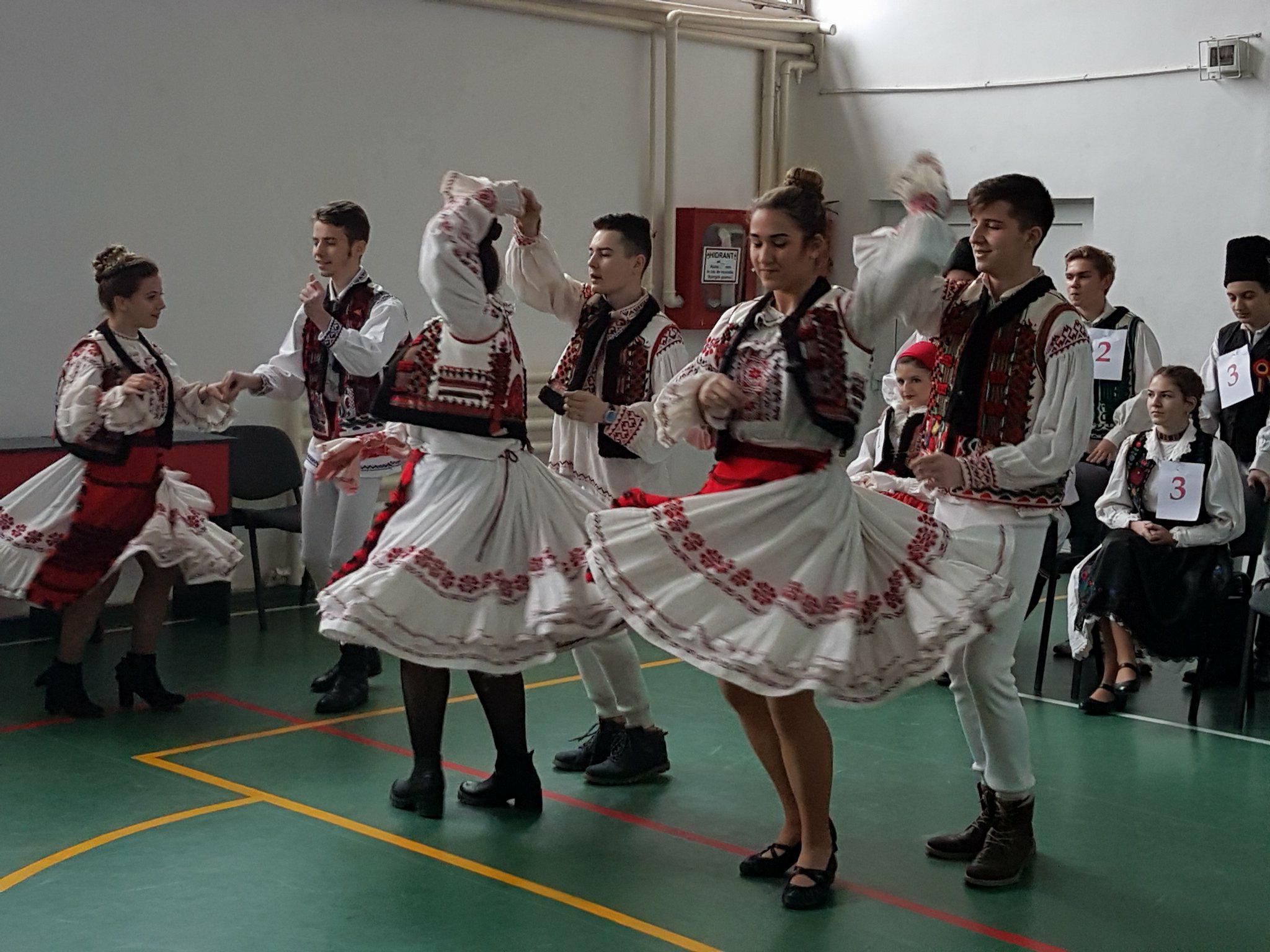 Valorile si traditiile bihorene promovate de 100 de elevi de la scolile din judetul Bihor