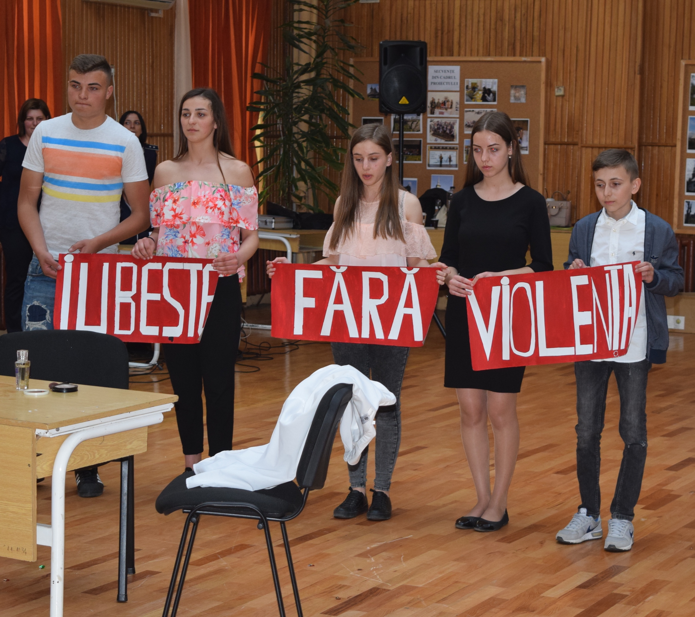 Mesaje emoționante antiviolență, transmise de elevii bihoreni la concursul „Şcoala fără violenţă”.