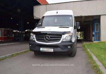Microbuz Mercedes, in valoare de 30.000 de euro, furat din Italia si depistat in Vama Bors