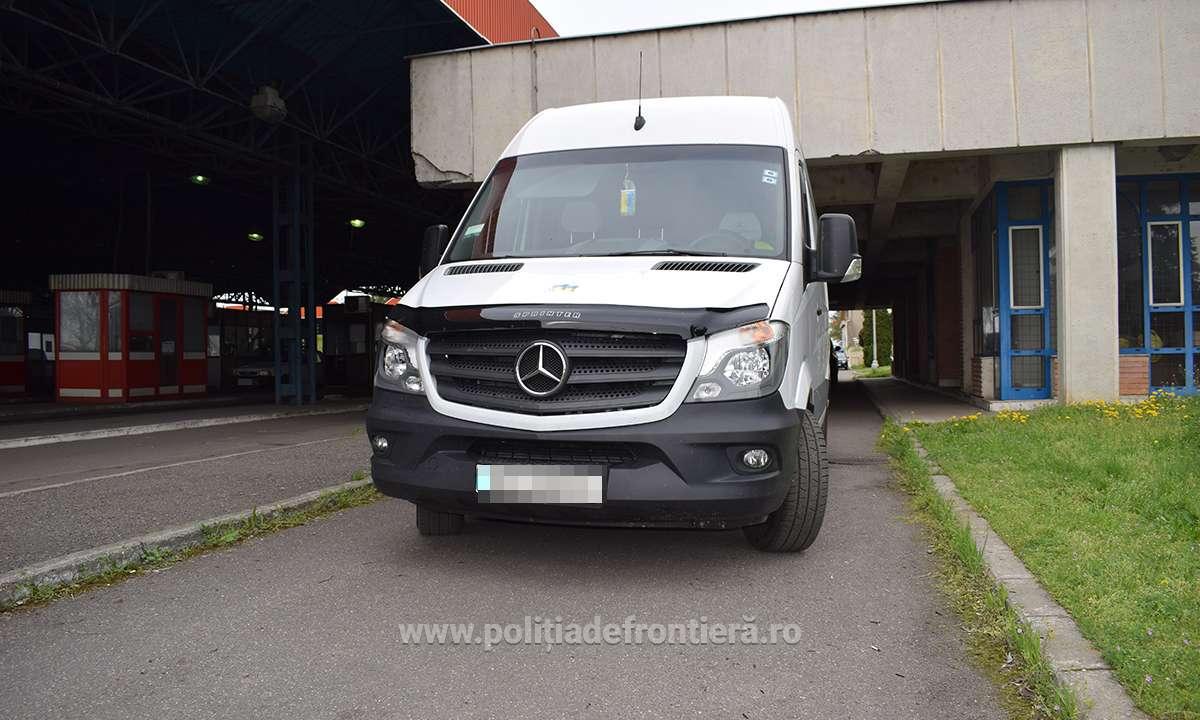 Microbuz Mercedes, in valoare de 30.000 de euro, furat din Italia si depistat in Vama Bors