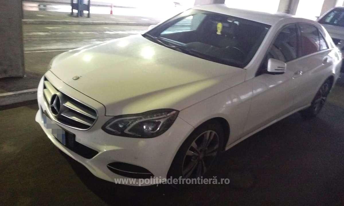 Mercedes furat din Italia si condus de un bihorean, descoperit in Vama Bors