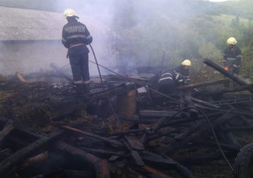 Incendiu provocat de un copil a devastat o gospodarie in localitatea Sitani din judetul Bihor