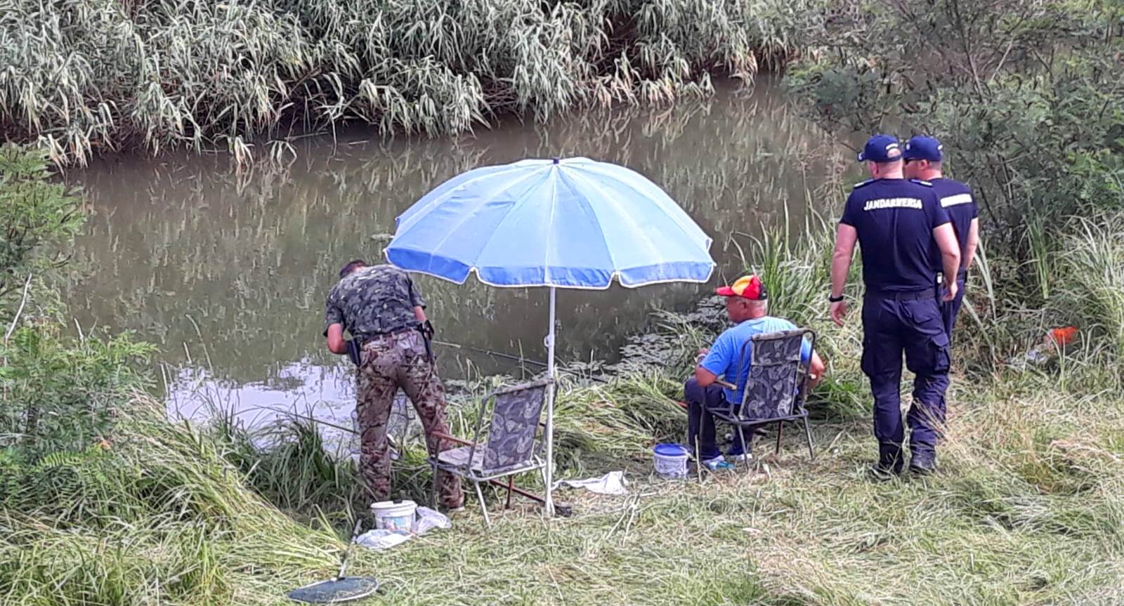 Razie a jandarmilor bihoreni in zonele de pescuit cunoscute din judet, pentru combatarea braconajului