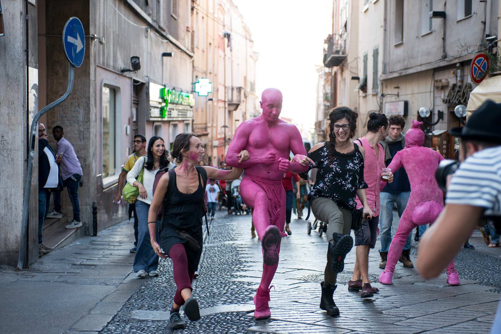 Oradea va fi martora unor spectacole teatrale stradale in cadrul Festivalului KaravanAct