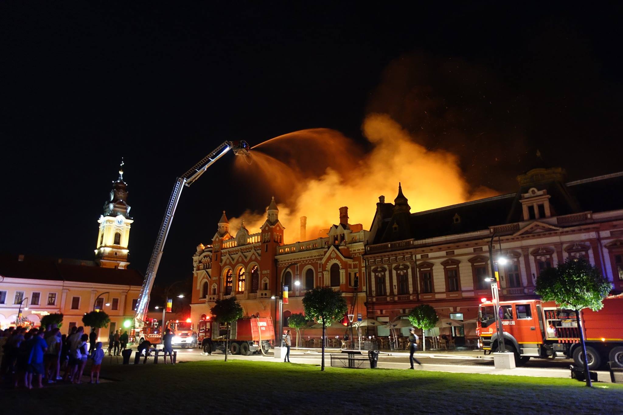 Incep lucrarile de consolidare si reabilitare la Palatului Episcopal din Oradea, mistuit in incendiul din august