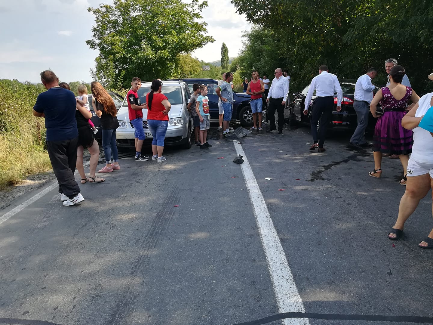 Coliziune pe contrasens in Bratesti. O femeie de 45 de ani a ajuns la spital