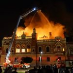 disloyalty End Rainy UPDATE: Incendiu devastator la cladirea fostei Biblioteci Judetene din  Piata Unirii din Oradea (VIDEO)