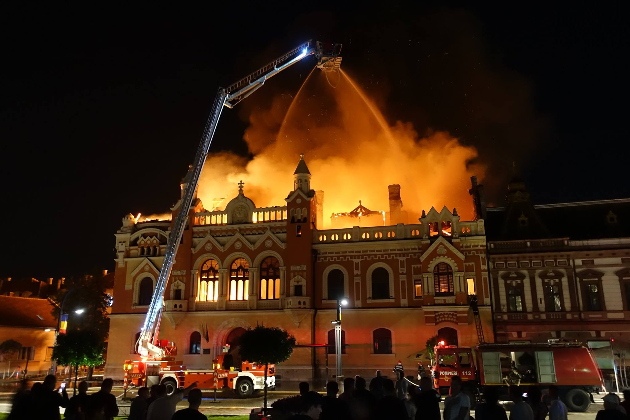 Dupa incendiul de aseara Oradea se mobilizeaza. Ce spun autoritatile locale si centrale