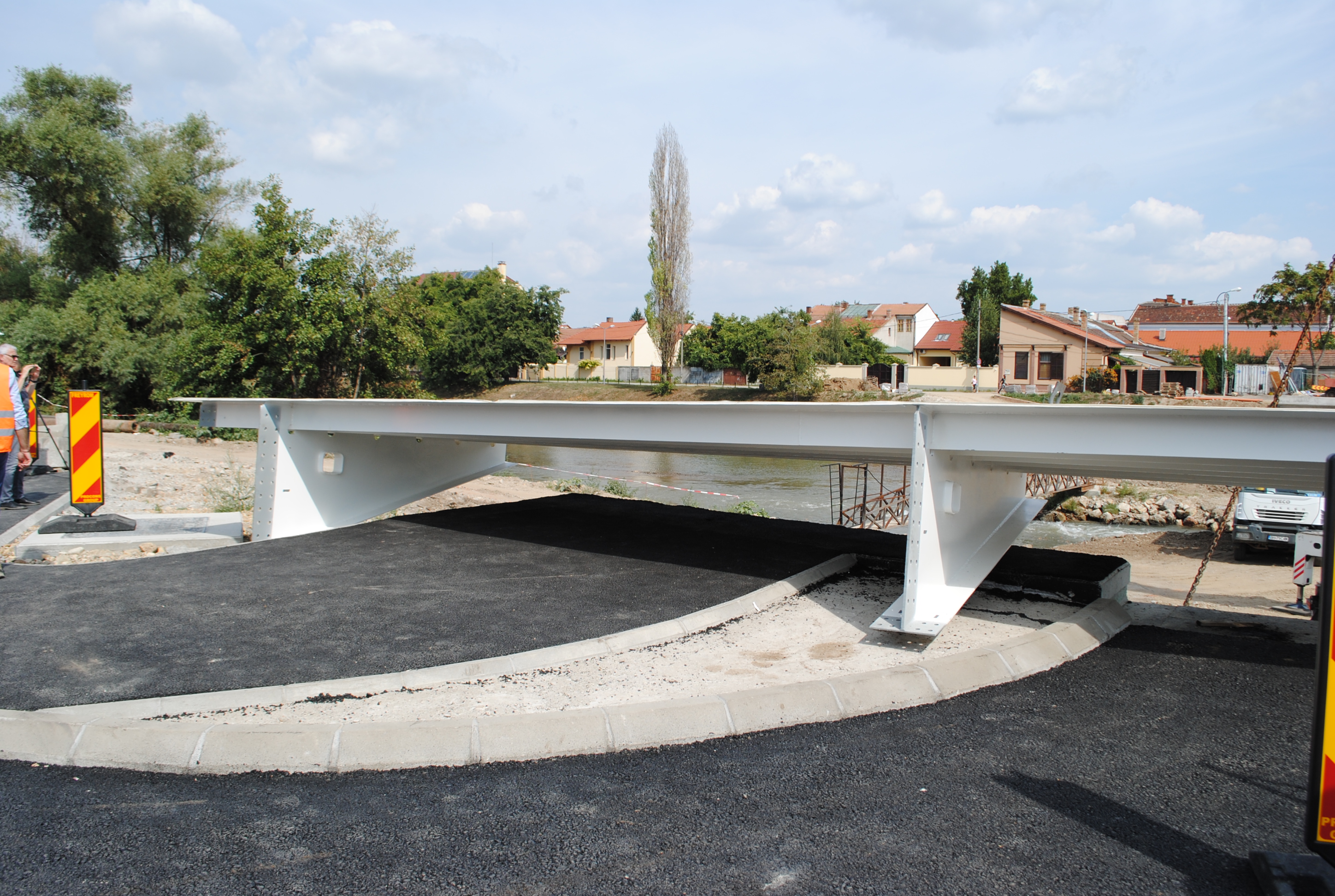 A inceput montarea primelor tronsoane la Podul Centenarului. Vezi cum arata (FOTO)