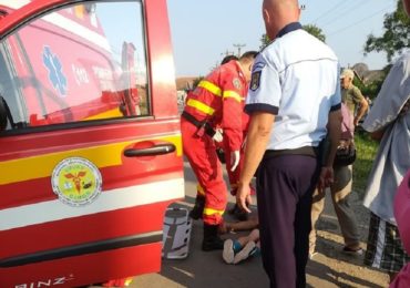 Accident grav in Osorhei, un barbat a ajuns la spital, dupa ce masina in care se afla s-a izbit de gardul unui imobil