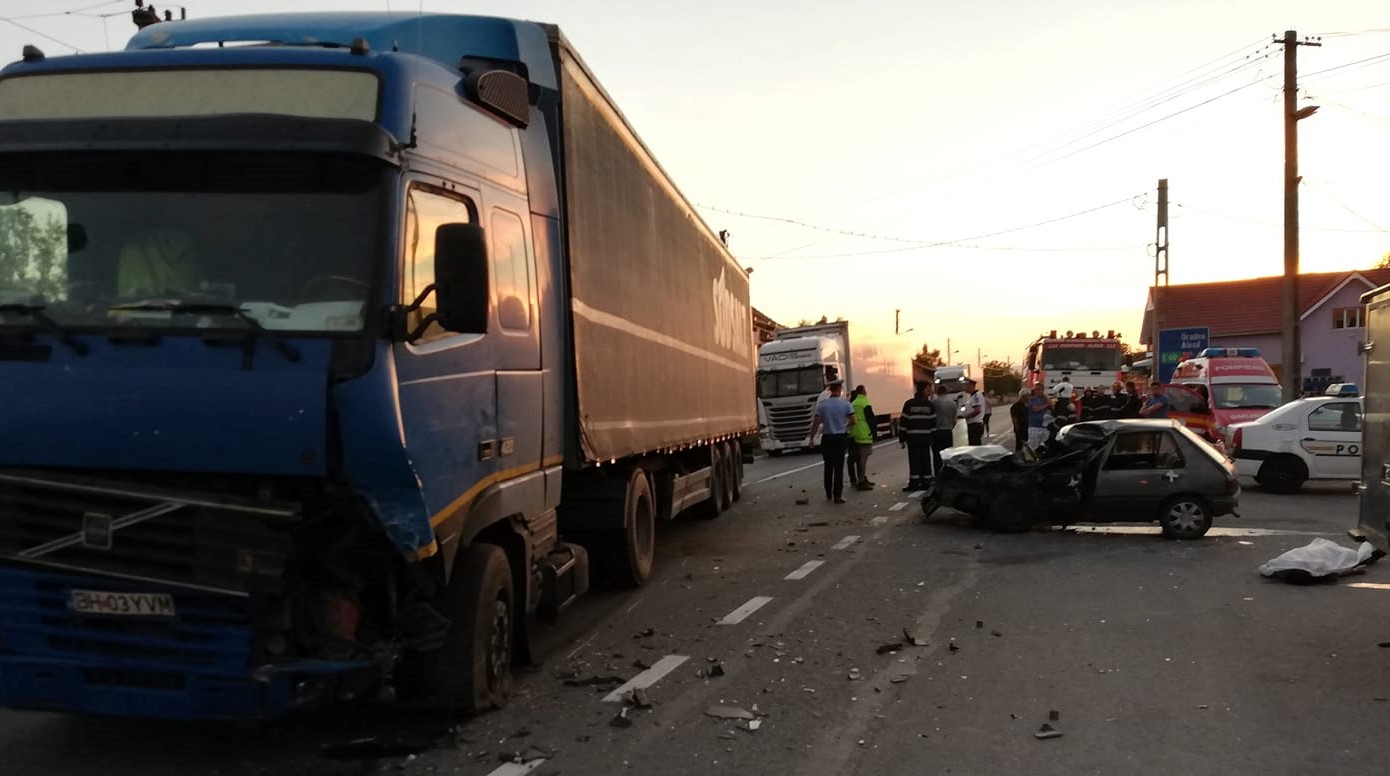 Accident mortal in Borod. Un tanar de 24 de ani din Cherechiu a sfarsit dupa ce masina pe care o conducea a fost izbita frontal de un TIR