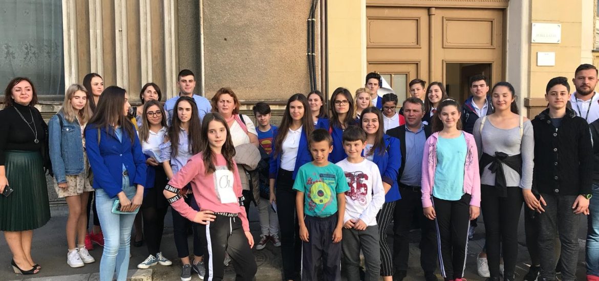 Adolescentii descopera Oradea. Proiect educativ ce vizeaza completarea educatiei adolescentilor