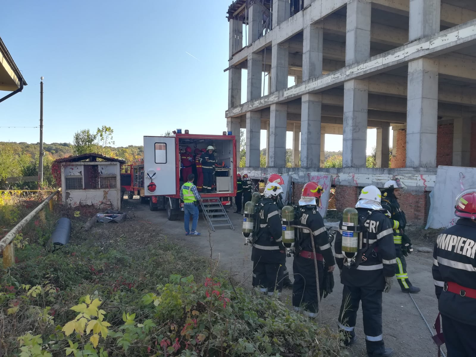 Exercitiu SEISM 2018. Peste 100 de pompieri bihoreni desfasoara misiuni pentru ajutorarea celor raniti (FOTO)