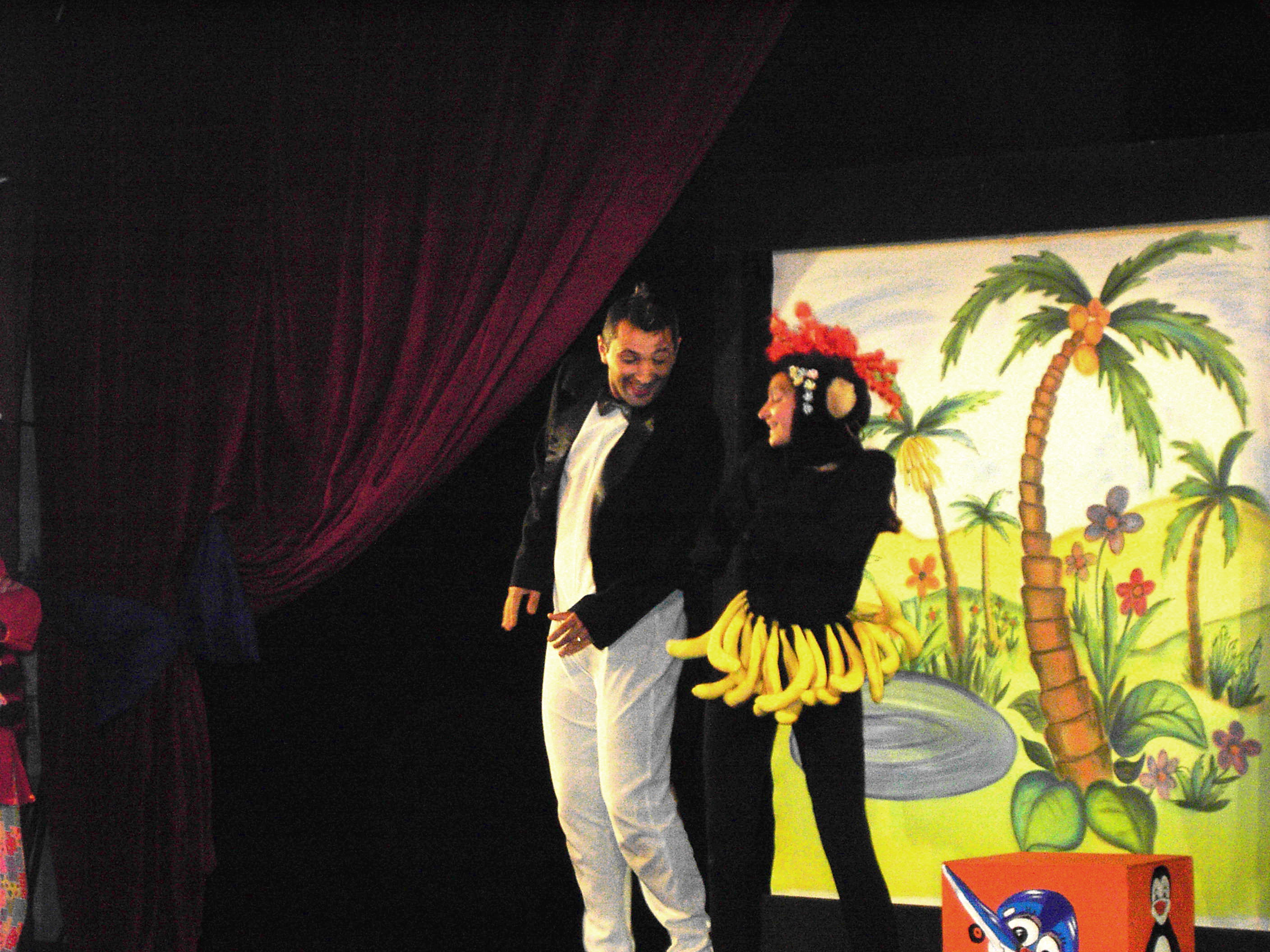 Invitatie la teatru pentru copii, Aventurile lui “Apolodor, pinguinul călător”
