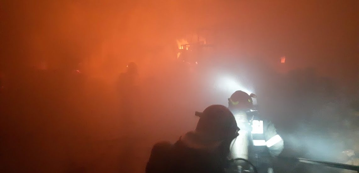 Explozie puternica, urmata de incendiu la o statie de incarcare cu gaz in Stei. A fost activat planul rosu
